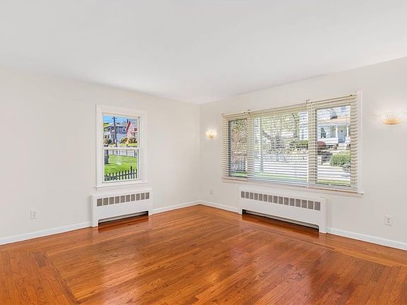4th image of 495 Gaskill St