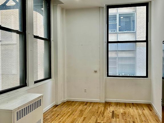 4th image of 11 Maiden Ln #4E