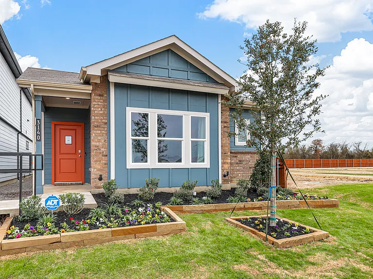 3020 Pecan Farm Ln — Photo 1