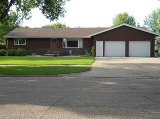 900 NE 10th St, Madison, SD 57042