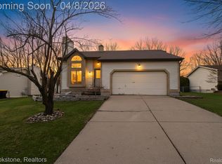 118 Williamsburg Rd, Lansing, MI 48917