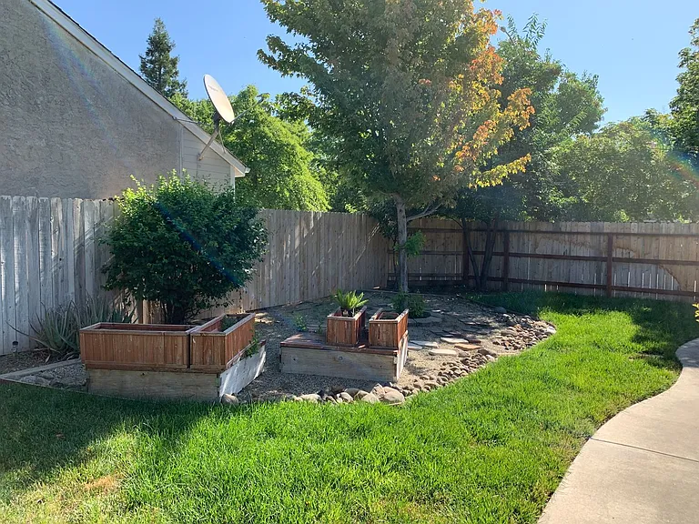 2088 Marilyn Dr — Photo 29