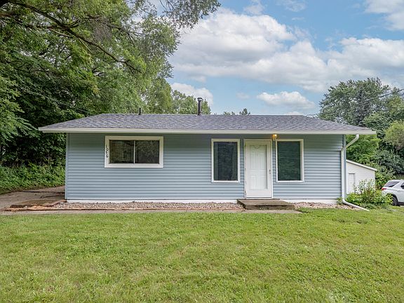 2nd image of 1056 E Mosel Ave