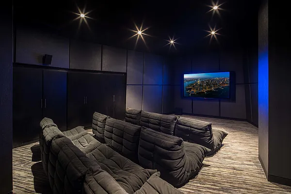 Rented by Compass | media 47