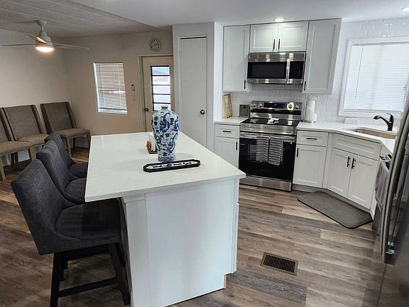 5th image of 3191 Bay Oaks Dr