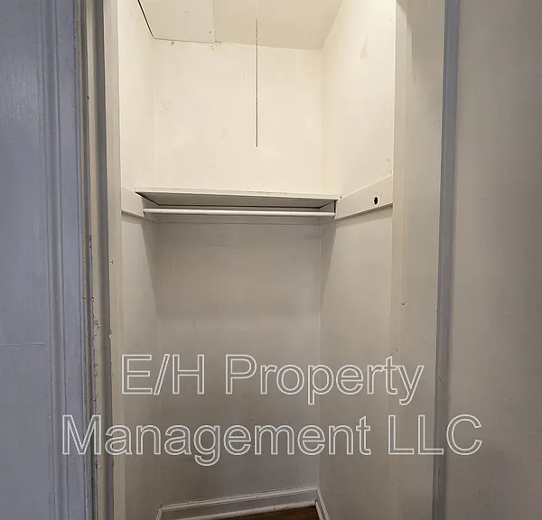 528 S Glendale St — Photo 9