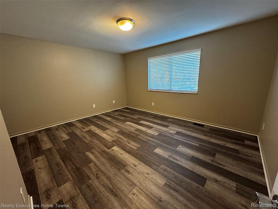 38615 Meadowdale, photo 9