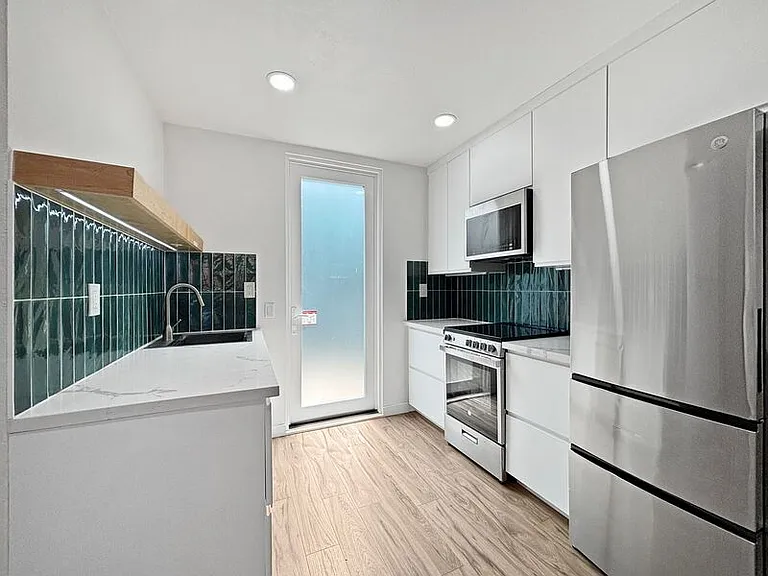 3696 Bellingham Ave #3696B — Photo 1