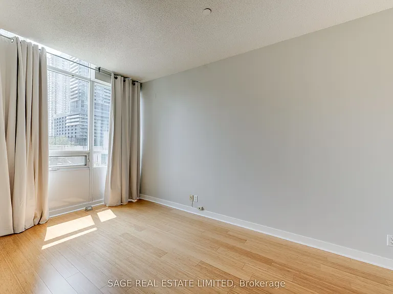 373 Front St W #208 — Photo 17
