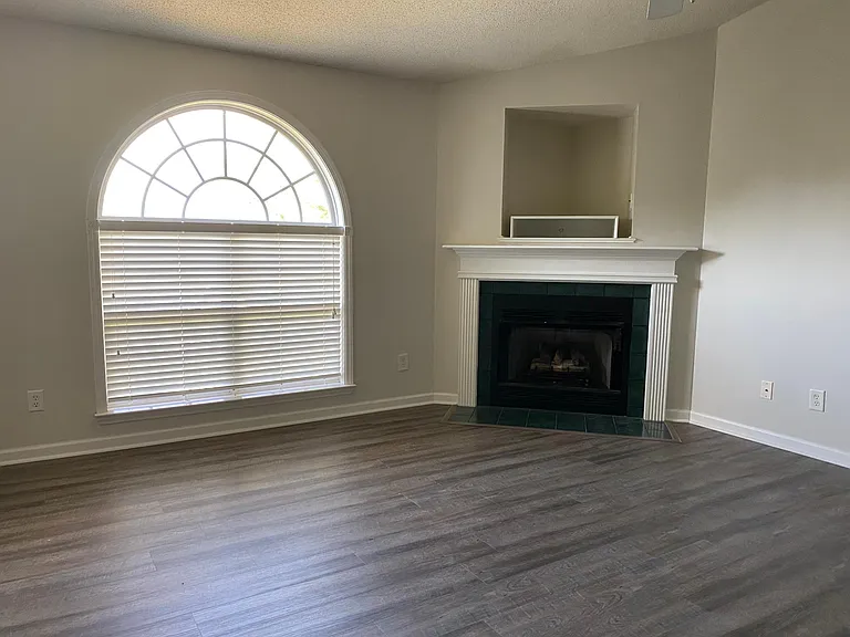 933 Scholastic Ct — Photo 3