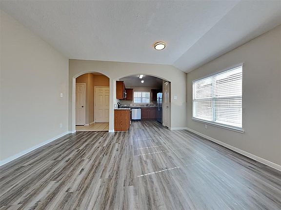 5th image of 21131 Grandin Wood Ct
