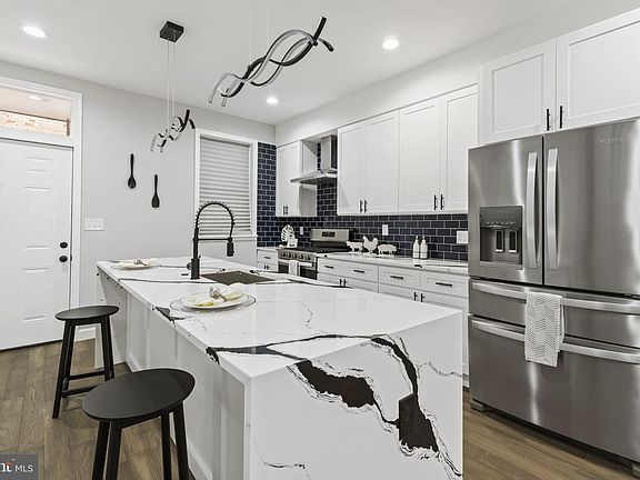 5th image of 2245 E Preston St