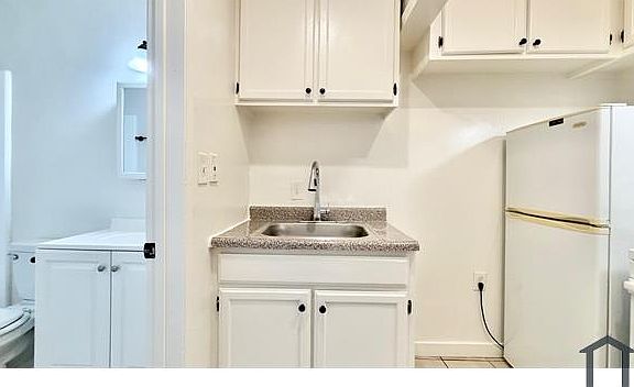 4th image of 917 S Kenmore Ave APT 6