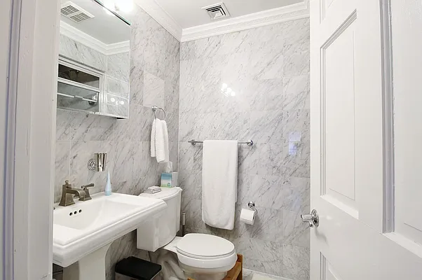 Rented by Julianna Realty Corp | media 34