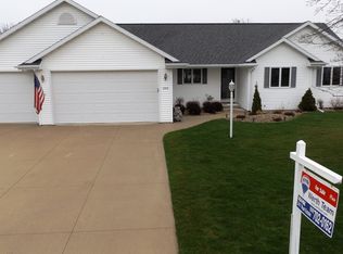 W5816 Sweet Pea Dr, APPLETON, WI 54915