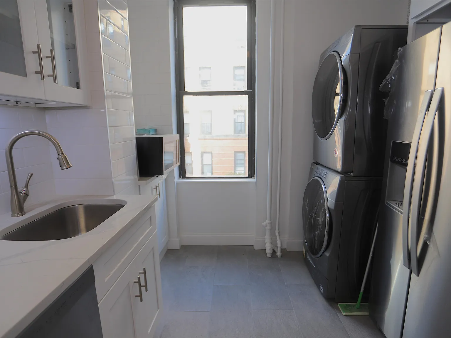 3 bed, 1.0 bath, $4,750 — Photo 4