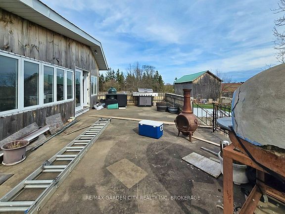 4th image of 1030 Metler Rd