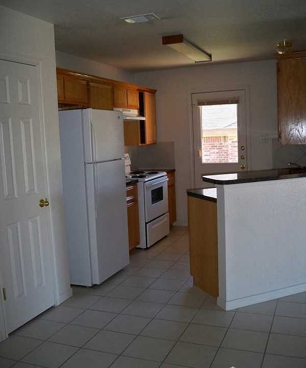 2nd image of 3002 Dannen Ct