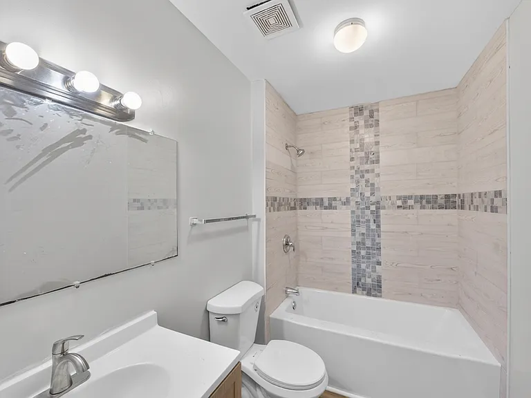1196 McArthur Dr #4 — Photo 8