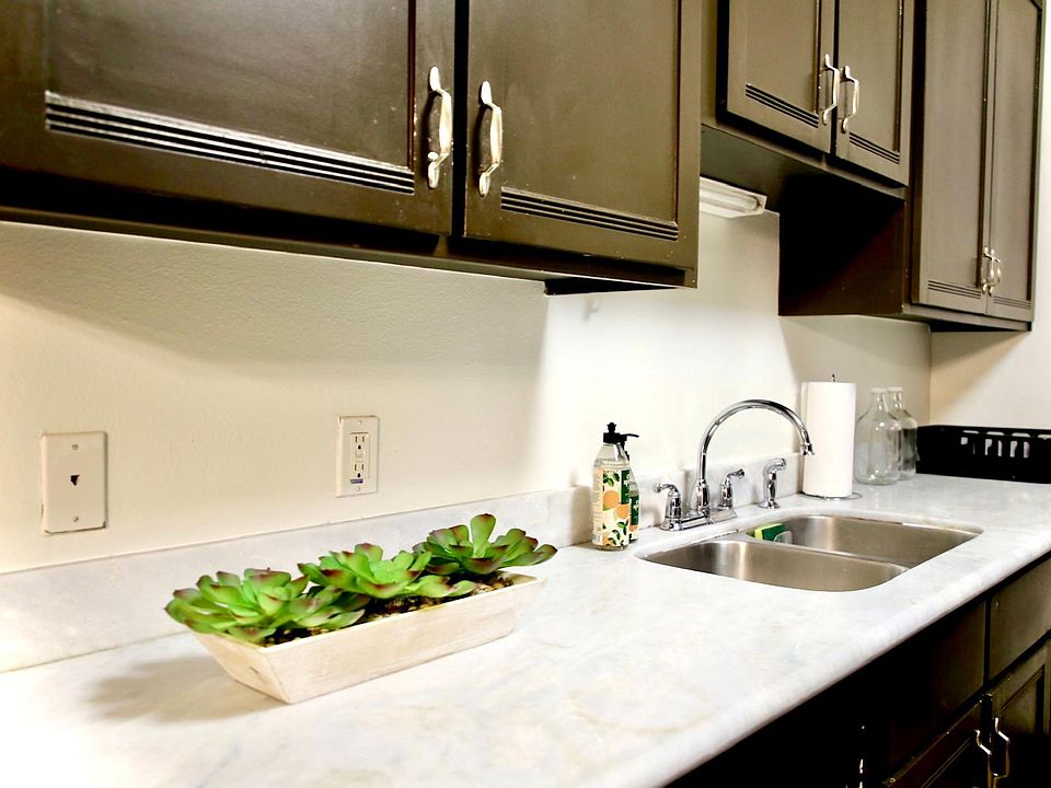Marble counter tops.