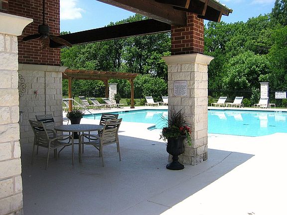 5th image of 2035 Huntcliffe Ct