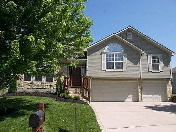 1st image of 505 NE Hans Dr
