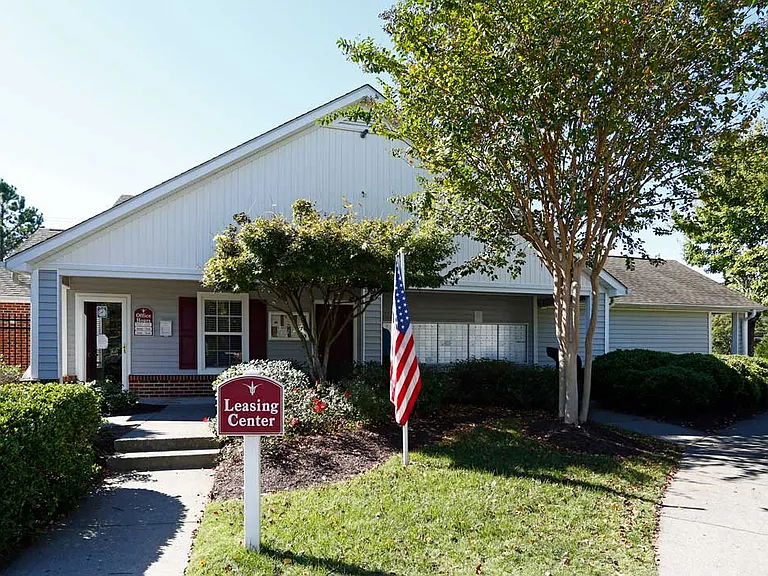 205 Kent Lake Dr — Photo 2