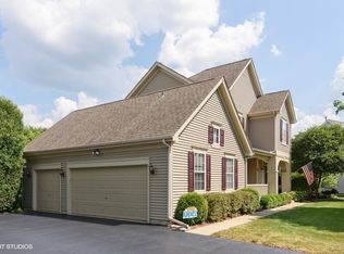 1303 Fairhills Dr, Dundee, IL 60118