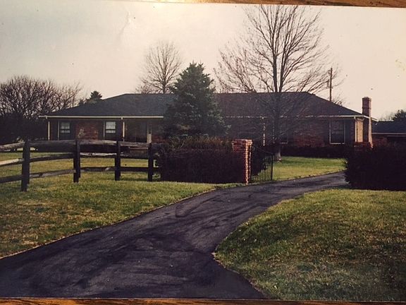 2nd image of 3177 Old Frankfort Pike