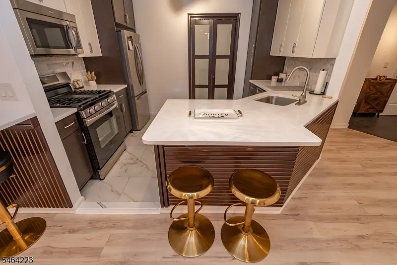 1 bed, 1.0 bath, $2,300 — Photo 4