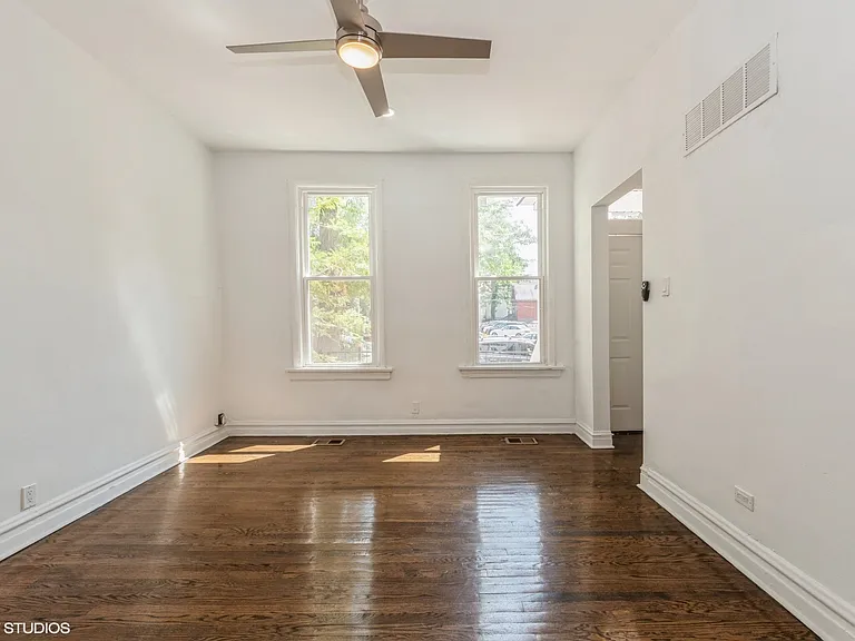2102 W Roscoe St #1F — Photo 6