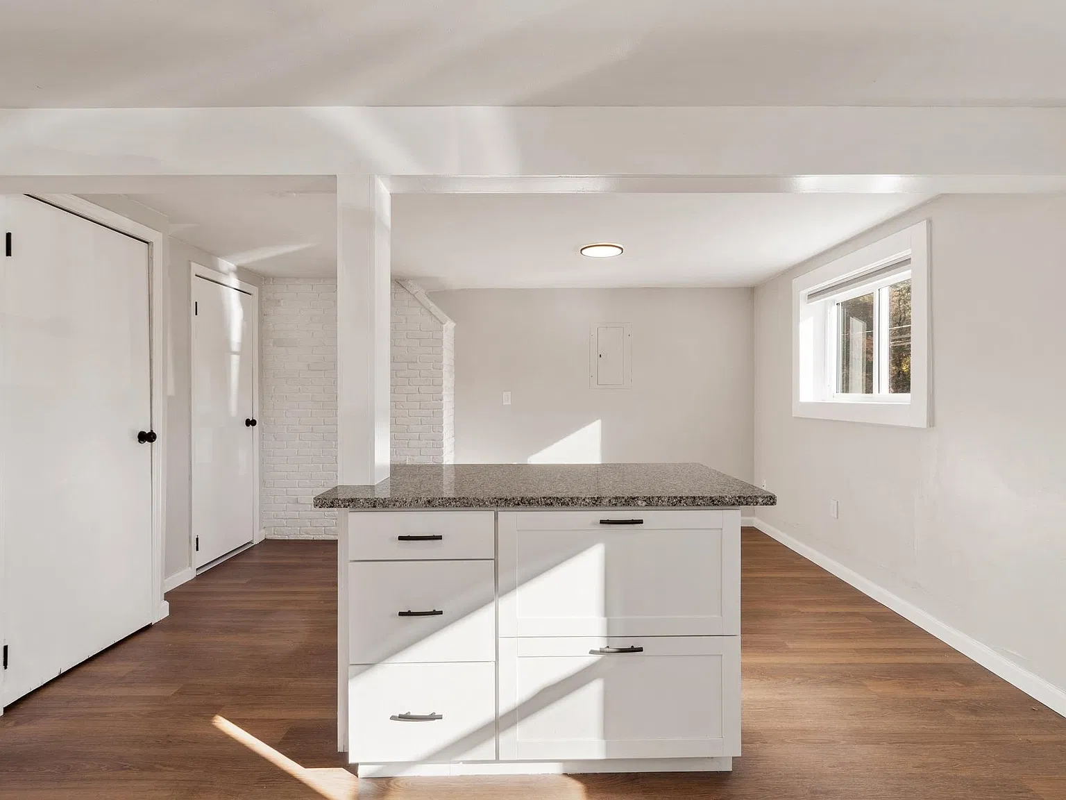 2 bed, 1.0 bath, 901 sqft, $2,750 — Photo 4