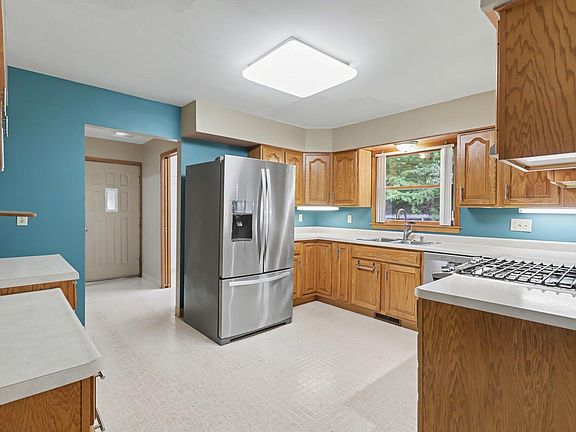 3rd image of 201 Wattles Rd S