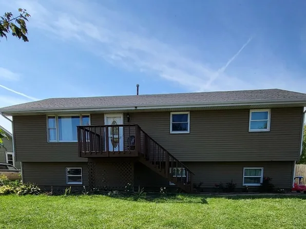 1400 10th St, Harvard, IL 60033