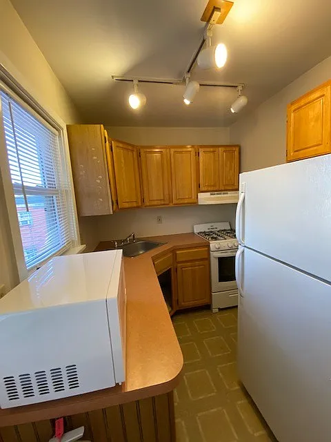522 West Third Street, 2E - 2E — Photo 3