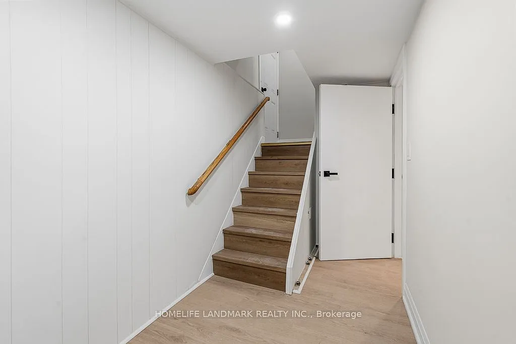 Building Photo - 135 Waterloo Ave #BASEMENT