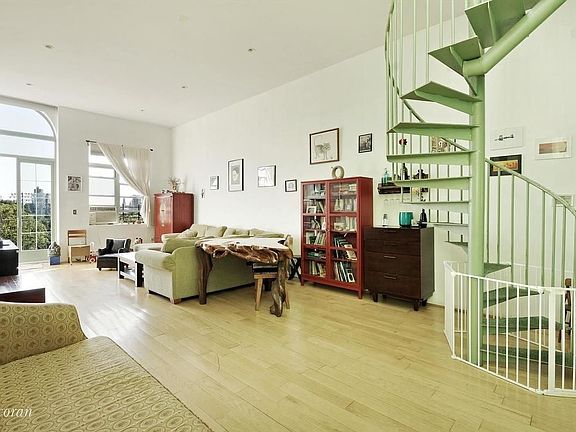 2nd image of 236 N 12th St APT 3