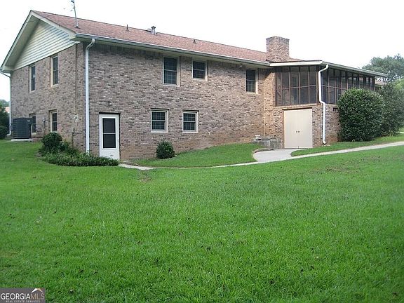 3rd image of 145 Redwood Cir