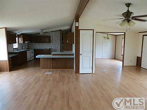 3rd image of 100 Shelby Cir