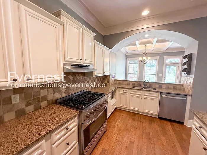 656 Flag Cir — Photo 3