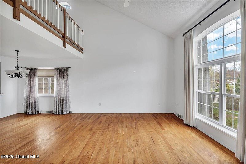 5th image of 50 Glenbrook Court