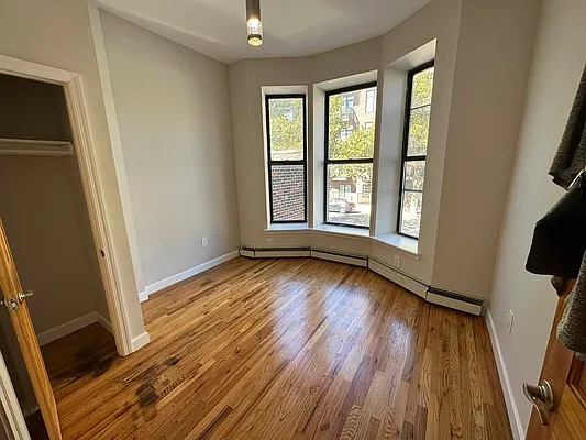 Rented by Premier Metro Realty Corp | media 14