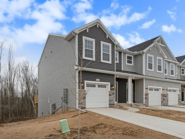 4640 Glen Haven Dr, Kentwood, MI 49512