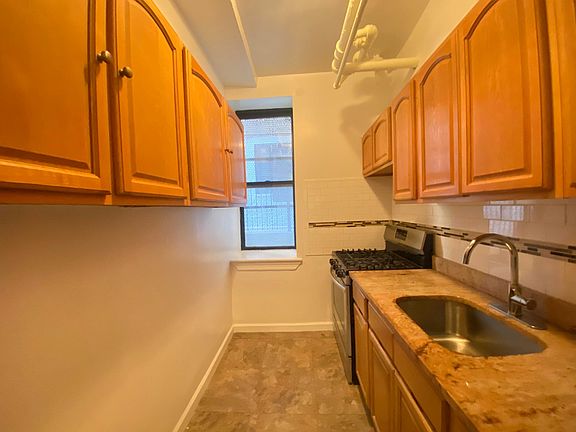 3rd image of 1175 Morris Ave Basement 1-2