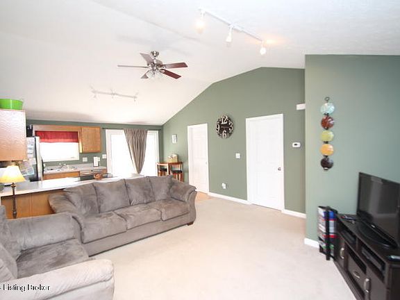3rd image of 321 Highwood Dr