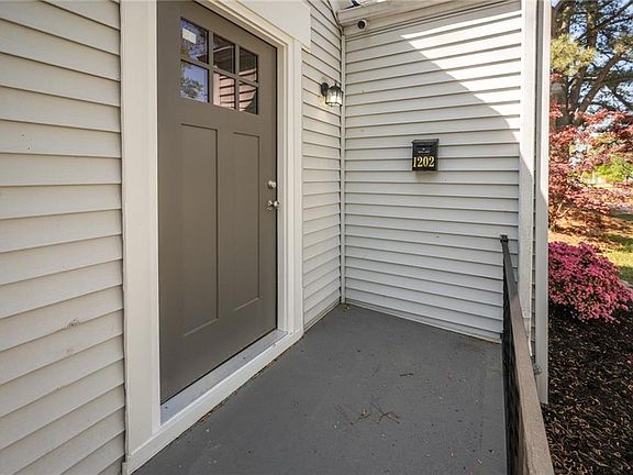 4th image of 1202 Portlock Rd