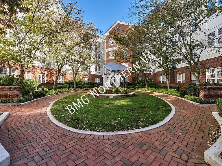801 Greenbrier St #422 — Photo 27