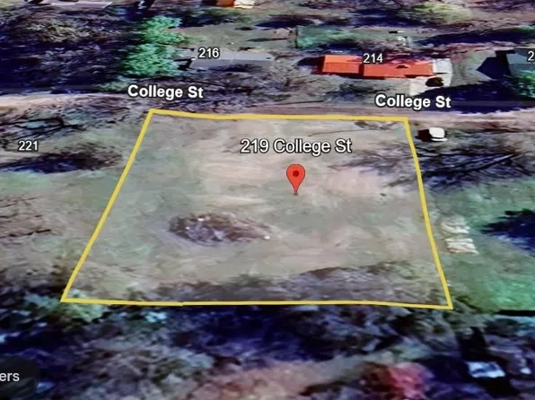 219 College St, Roxton, TX 75477