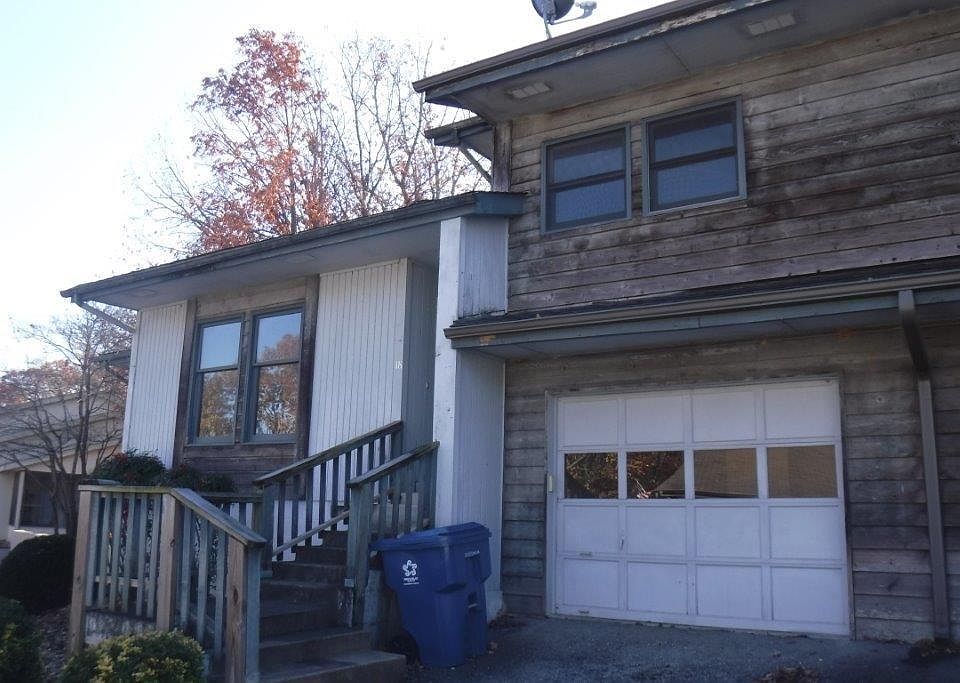 1st image of 18 Estes Dr