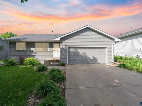 4413 W Peacock Dr, Sioux Falls, SD 57107